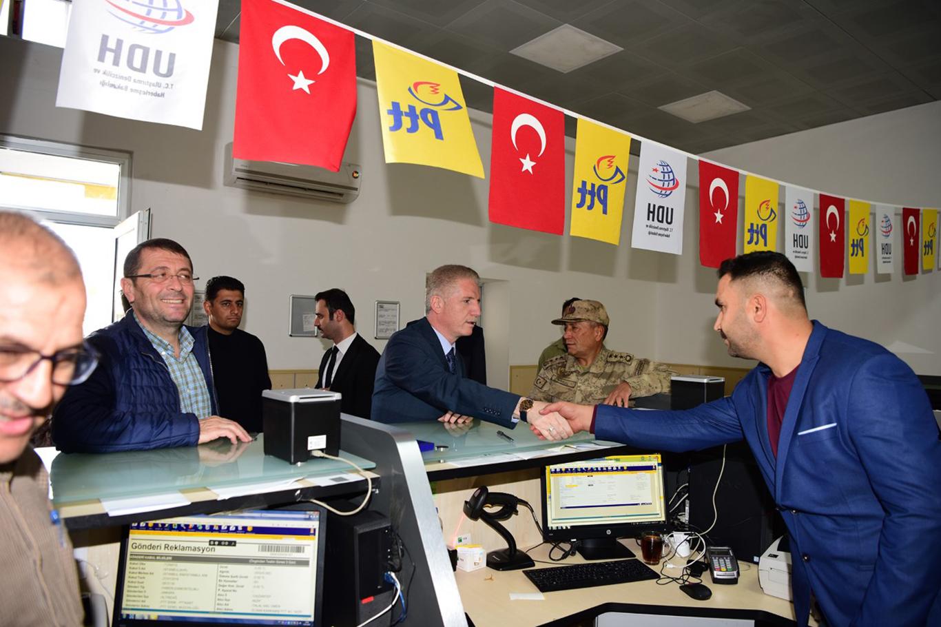 Bakan Soylu Suriye'deki askerlerle görüntülü konuştu Bakan Soylu Suriye'deki askerlerle görüntülü konuştu